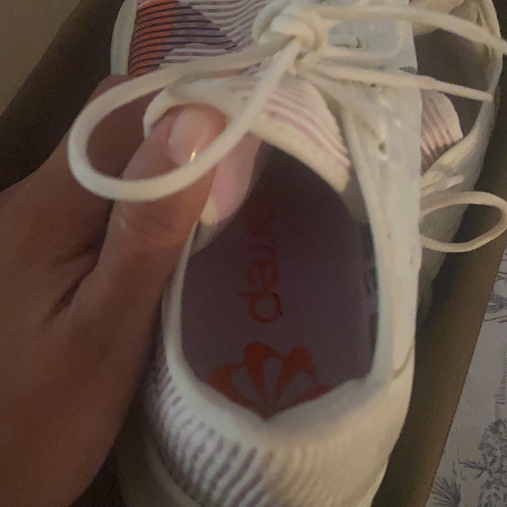 Nike Superzoom size 8 but would probably fit 7.5. Very Recently purchased. - Picture 2 of 6